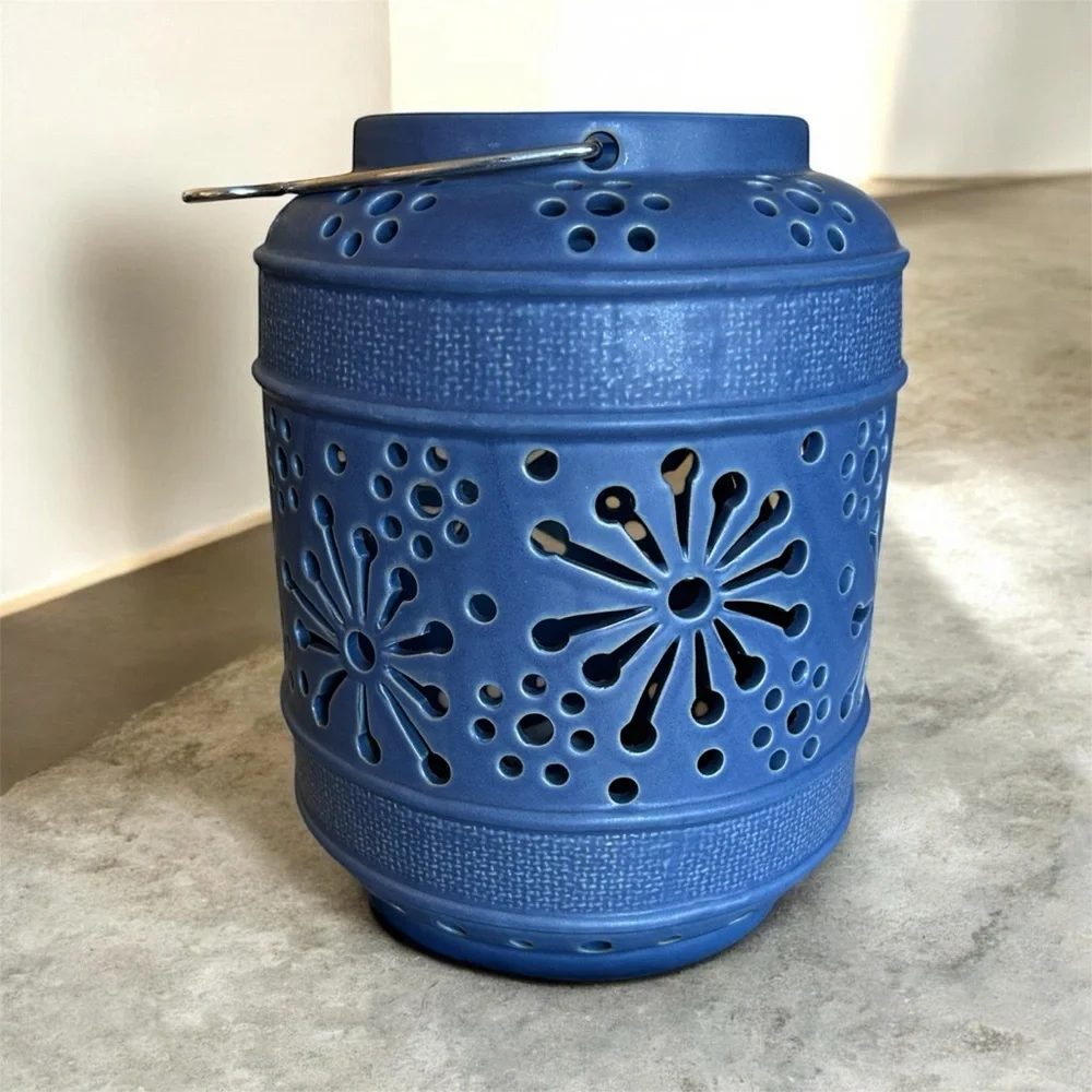 NIB Vintage Yankee Candle J/H Lantern in Blue